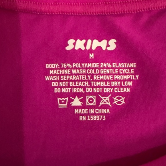 SKIMS Fits Everybody Short Sleeve T-Shirt M Fuchsia - Picture 4 of 4